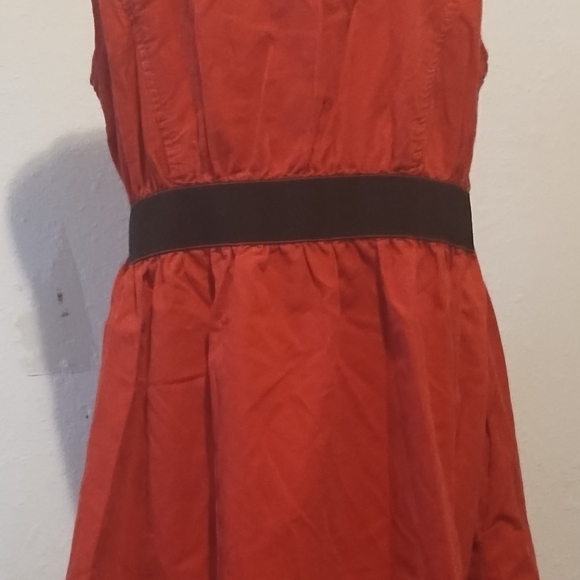Elegant Red Sleeveless Dress - Picture 3 of 5